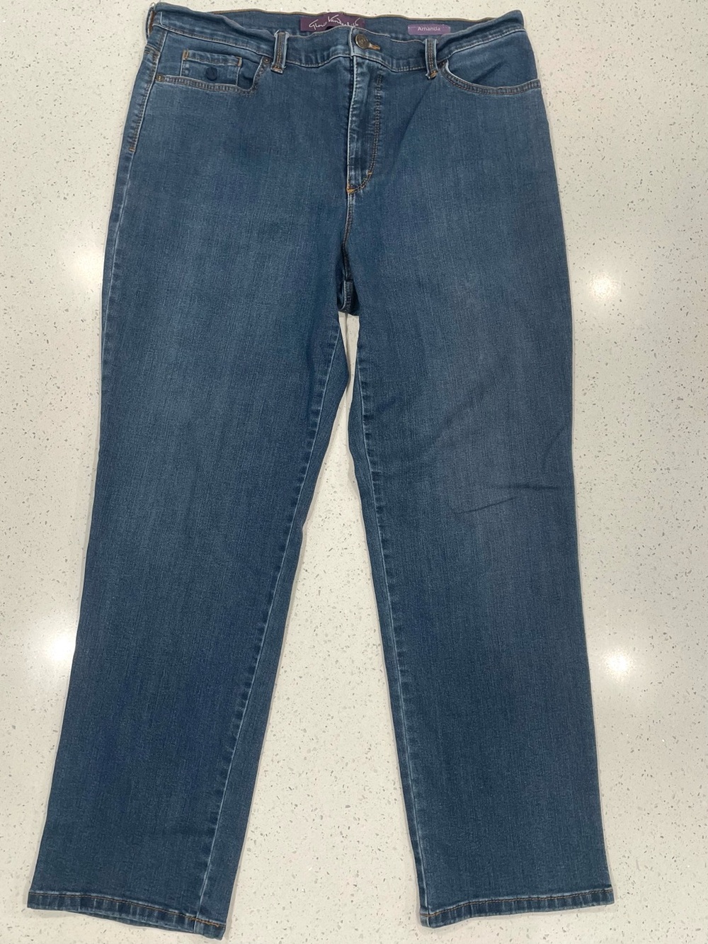 Gloria Vanderbilt Straight Leg Jeans in Medium Blue Wash